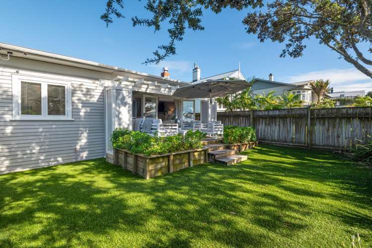 41 Lake Road Devonport_8