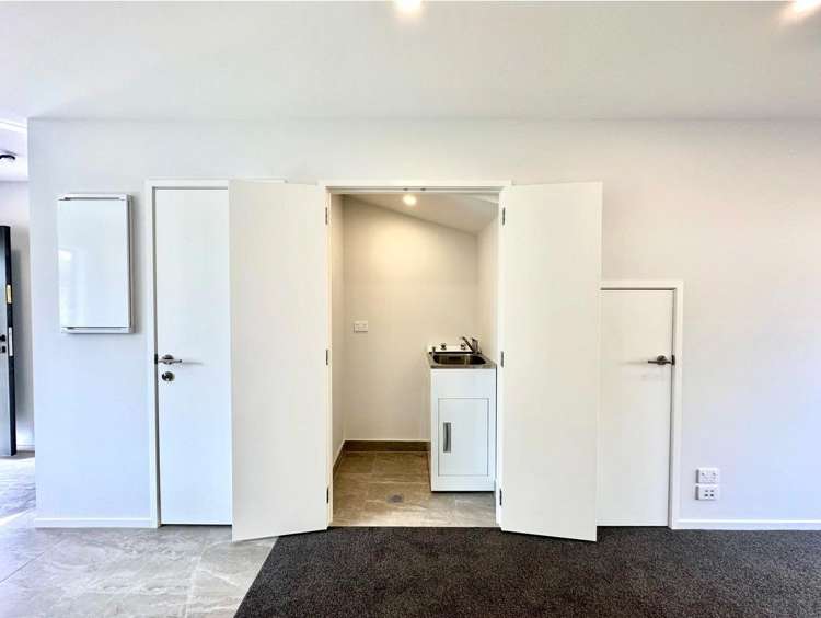 4/8 Valron Rd Te Atatu South_7