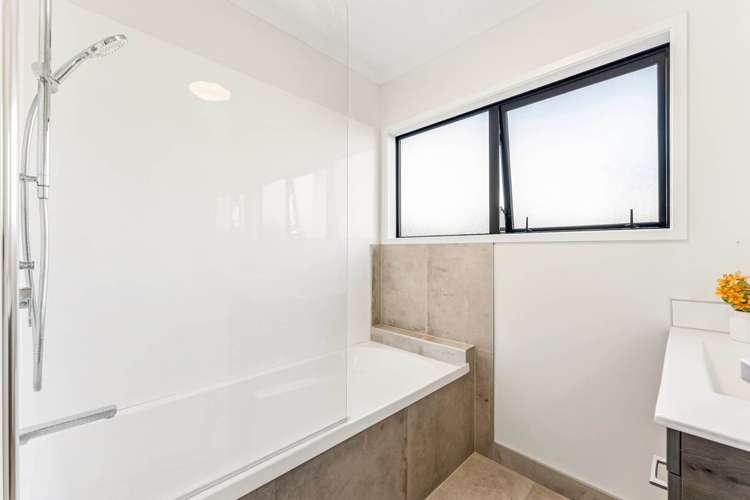 7 Awamarino Way Westgate_16