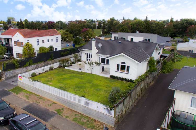 55 Lake Crescent Hamilton Lake_24