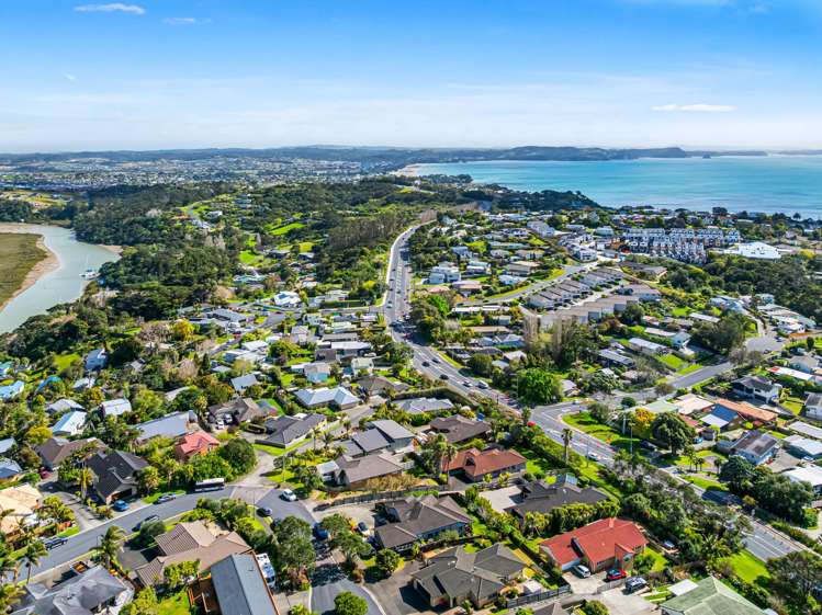 40 Rivervale Grove Stanmore Bay_21