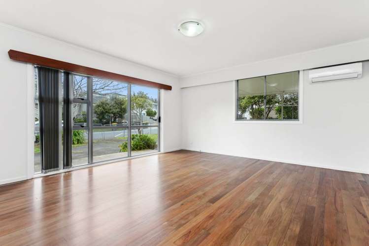 2/73 Vodanovich Road Te Atatu South_2