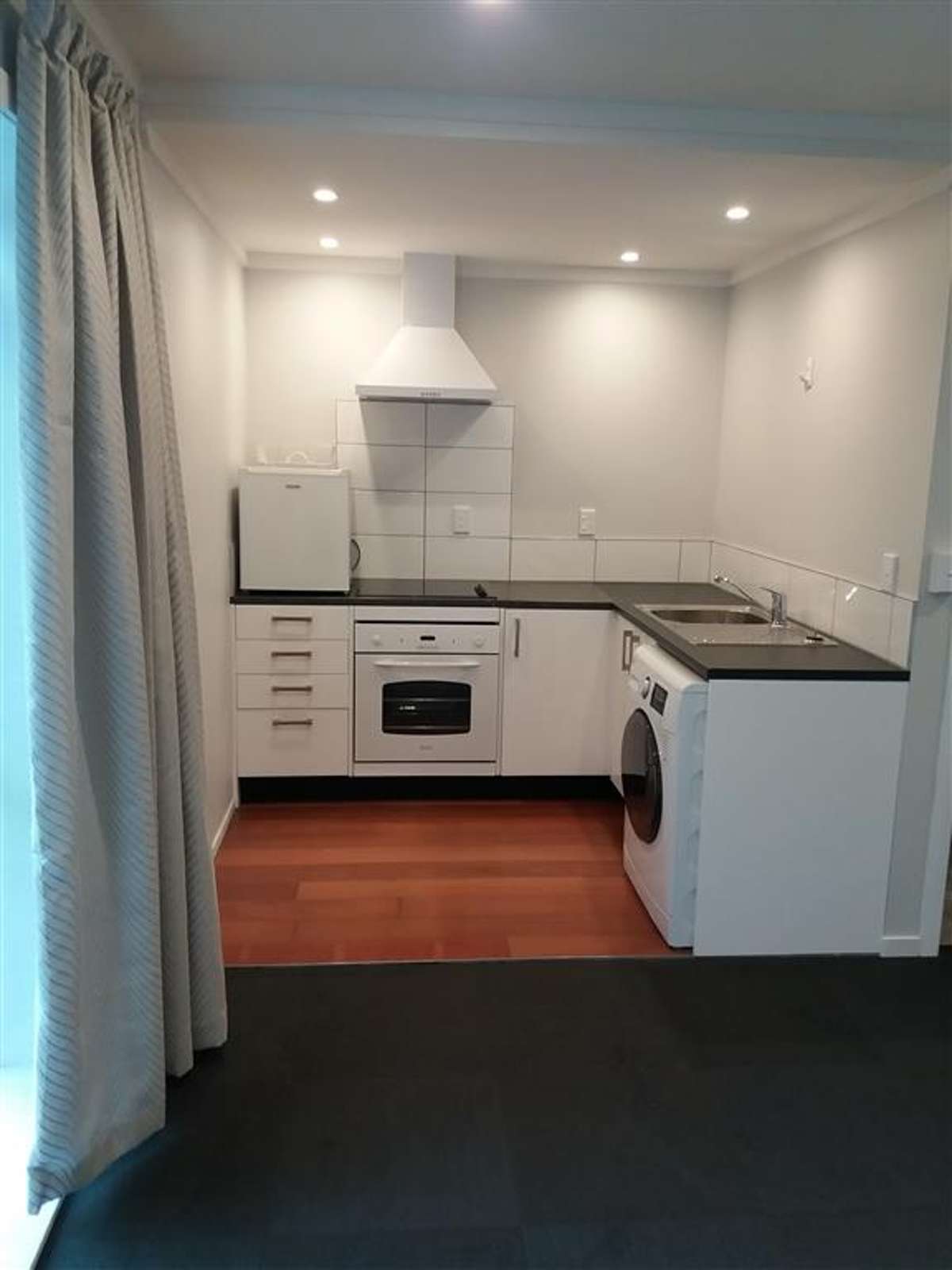 CENTRAL CITY STUDIO APARTMENT 3