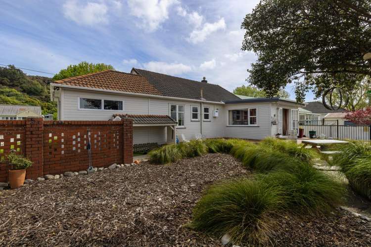 89 Waddington Drive Naenae_24