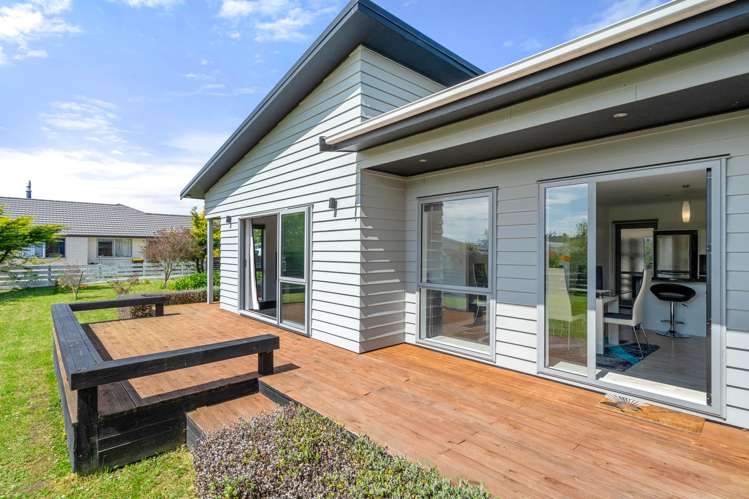 1 Maple Lane Martinborough_14