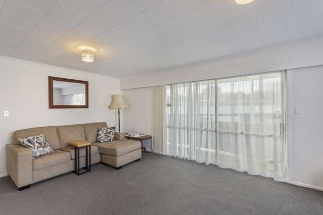1/6 Fairview Place Westown_1