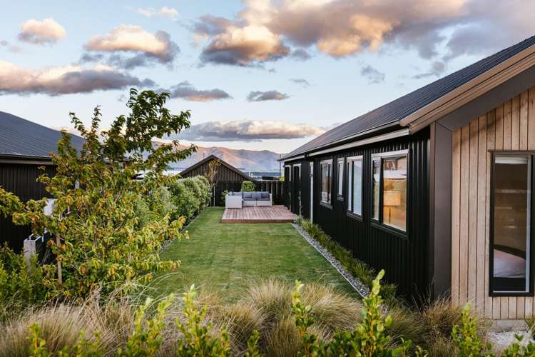 8 Linnburn Road Wanaka_24