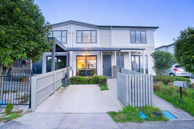 PERFECT FIRST HOME - FREEHOLD, MODERN & READY!