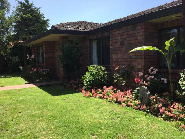 54 The Drive Paraparaumu Beach_1