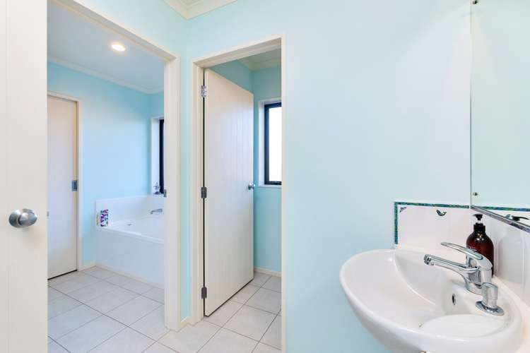 272 Glenbrook Beach Road Glenbrook_11