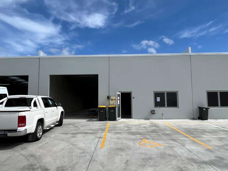 8/4 Lake Bryndwr Lane_0