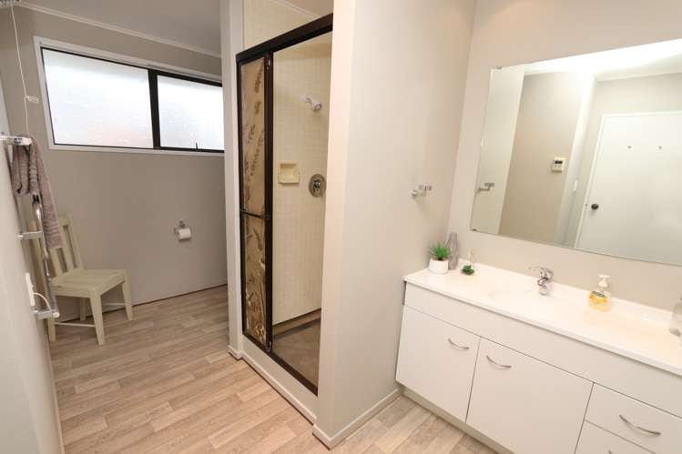 22 Glassey Drive Allenton_11