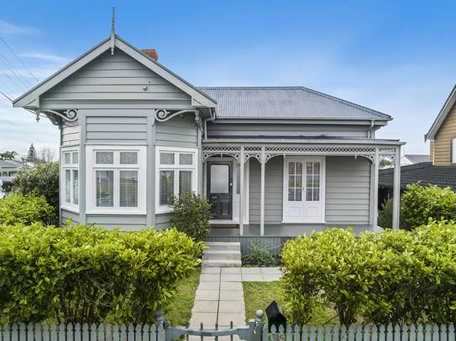Charming Devonport Villa - Must Be Sold!