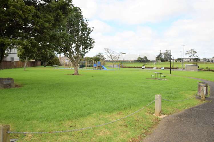 25 Kirrie Avenue Te Atatu South_9