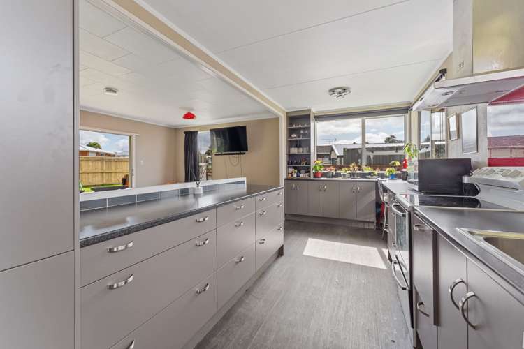 24 Montjoy Street Stratford_11