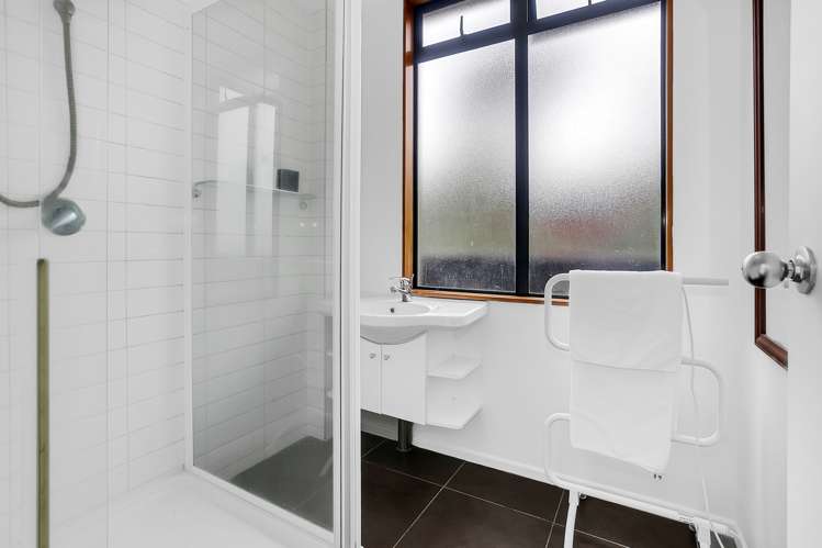 8 Lister Street Point Chevalier_14