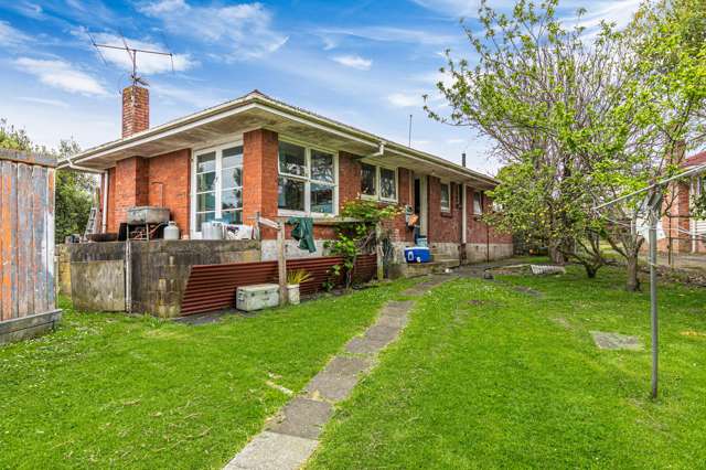 19 Crown Crescent Otara_3