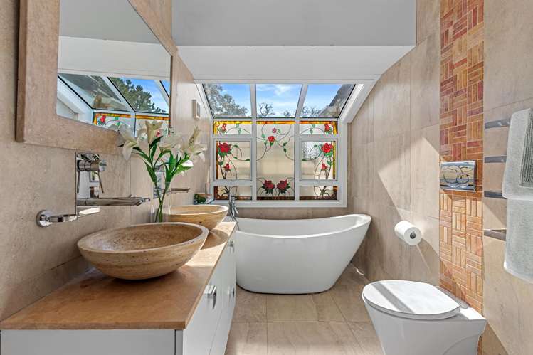 4 Saddleback Rise Murrays Bay_11