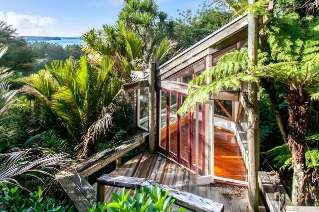 A House in the Trees – A Rare Titirangi Retreat