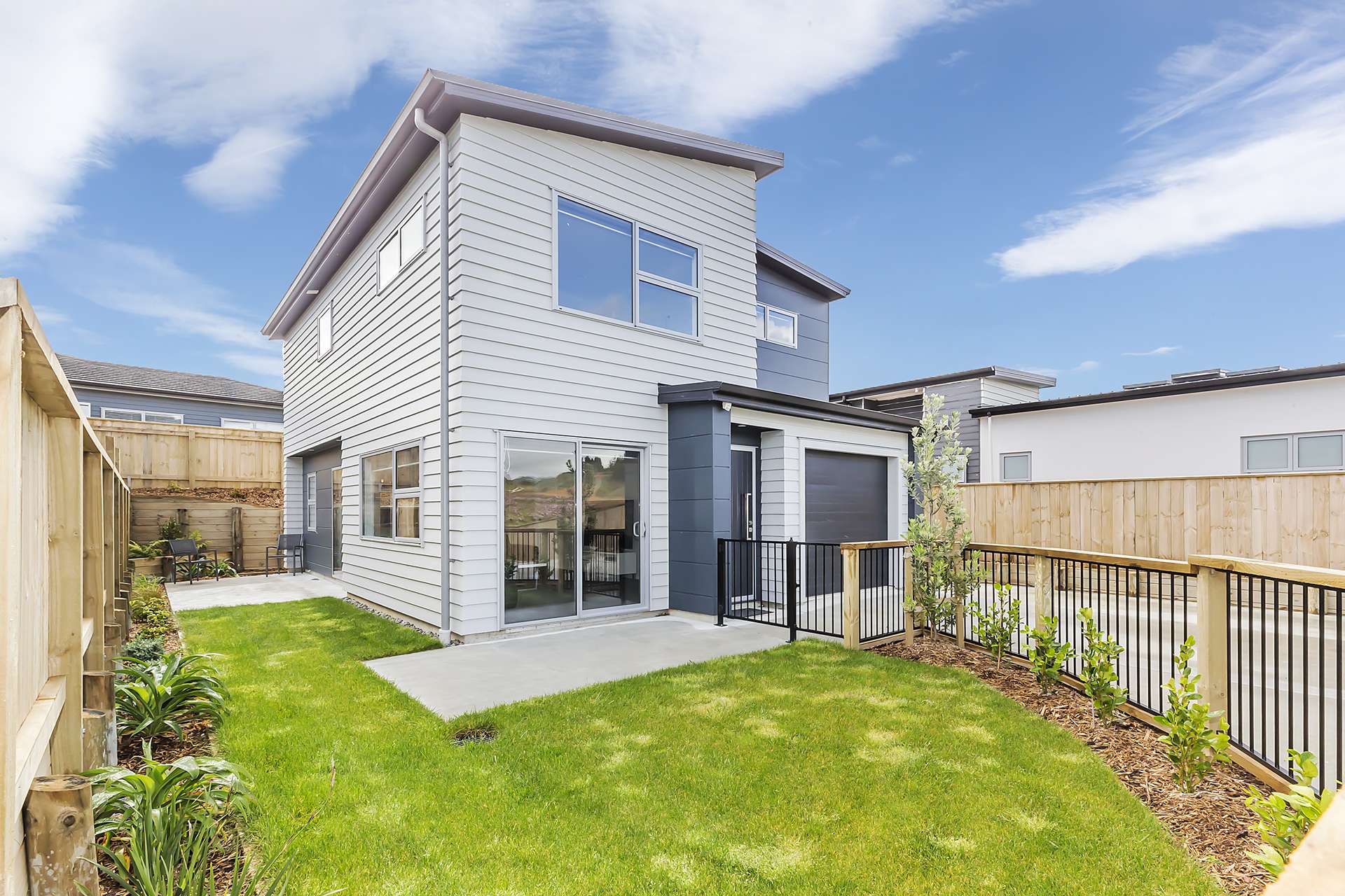 2/90c Endeavour Drive Whitby_0