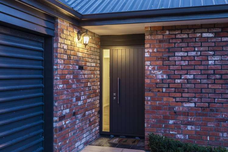 54 Regency Crescent Redwood_32