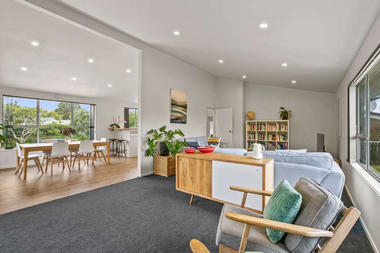 3 La Salle Drive Westown_1