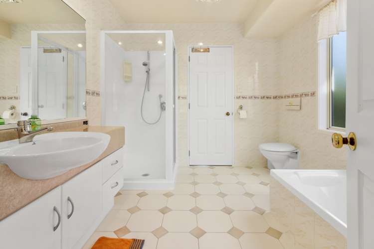 6 Beach Road Mellons Bay_17