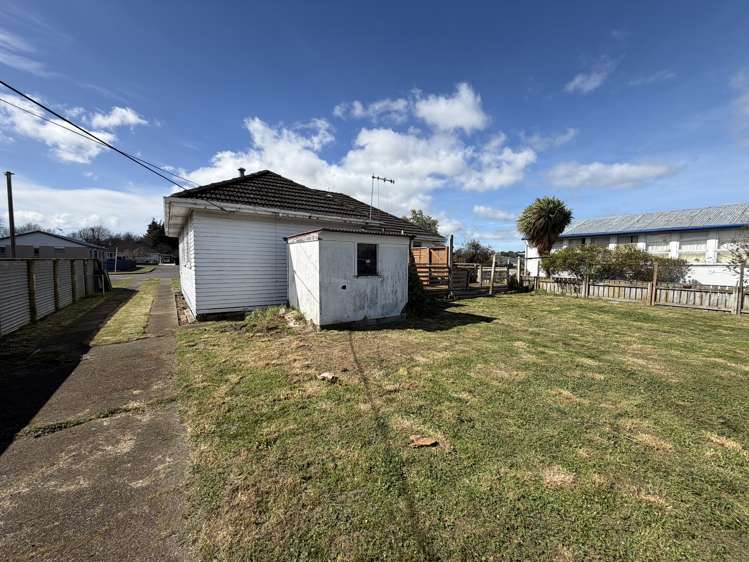 16 Robertshawe Crescent Dannevirke_23