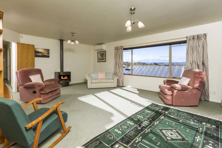 64 Olympus Way Richmond_5