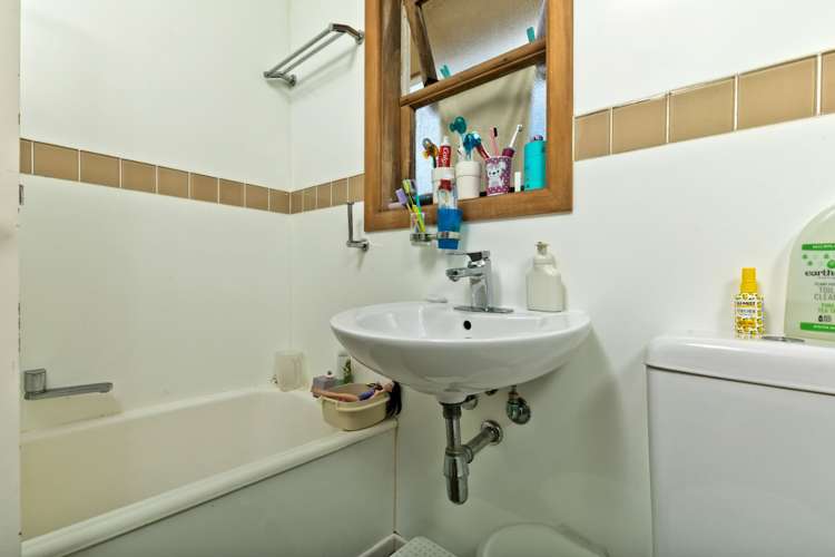 18 Ward Crescent Te Atatu Peninsula_14