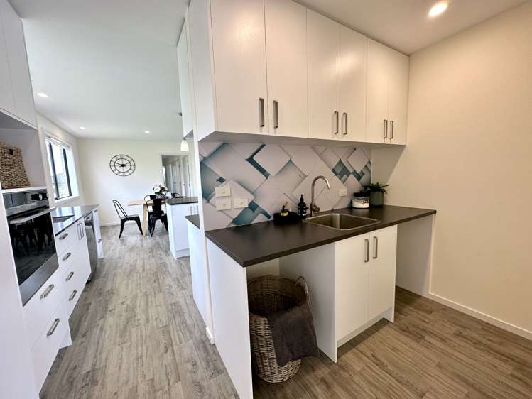 8 Chatham Rise Seaward Bush_16