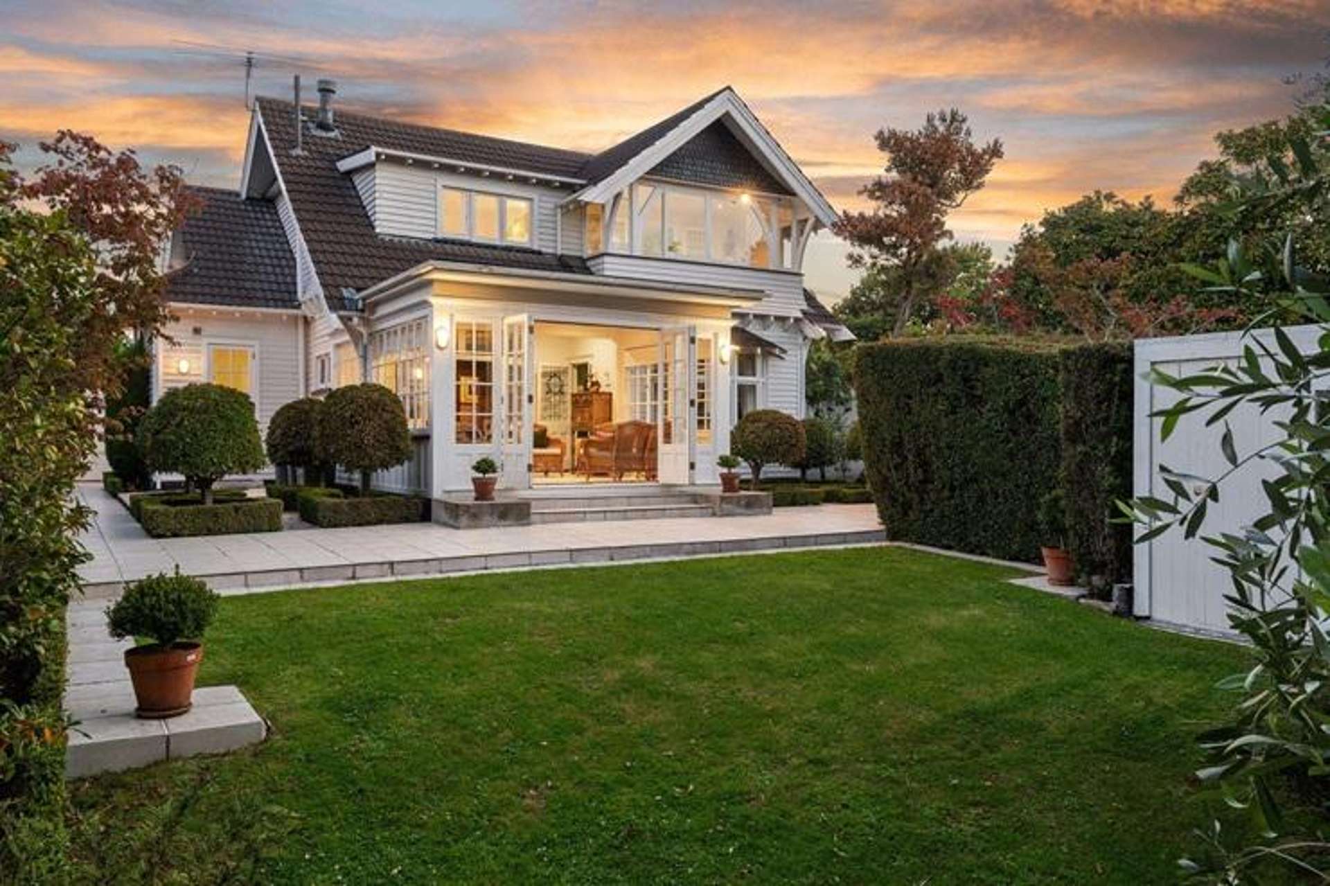 Buyers calling from Helsinki turn auction into an episode of the Twilight Zone