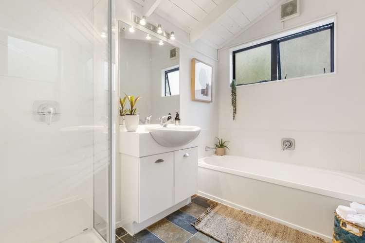 31 Scenic Drive Titirangi_15