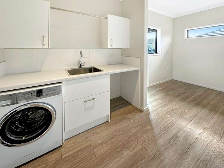 49 Napier Dr Wigram_17