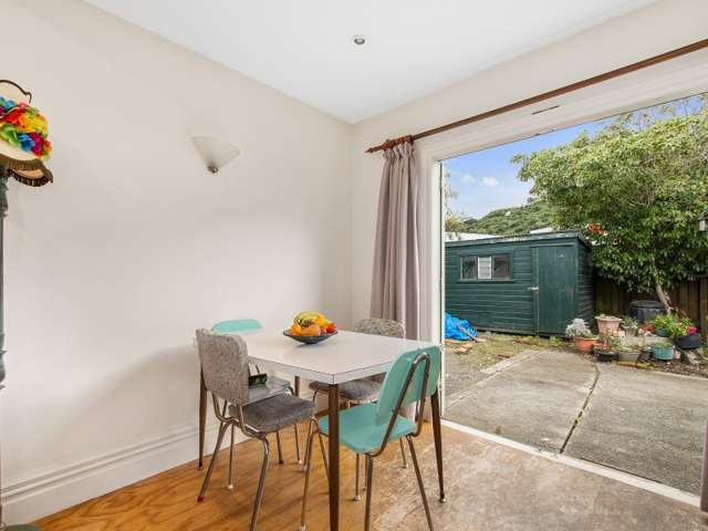 15 Riddlers Crescent Petone_4