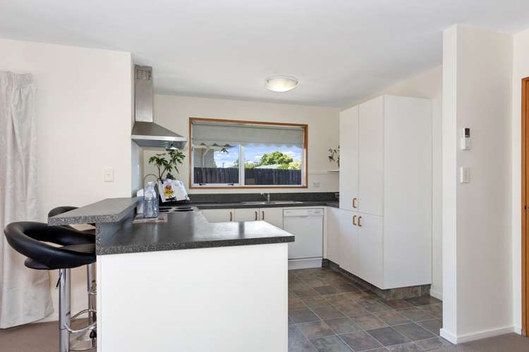 2/12 Barclay Place Burwood_3