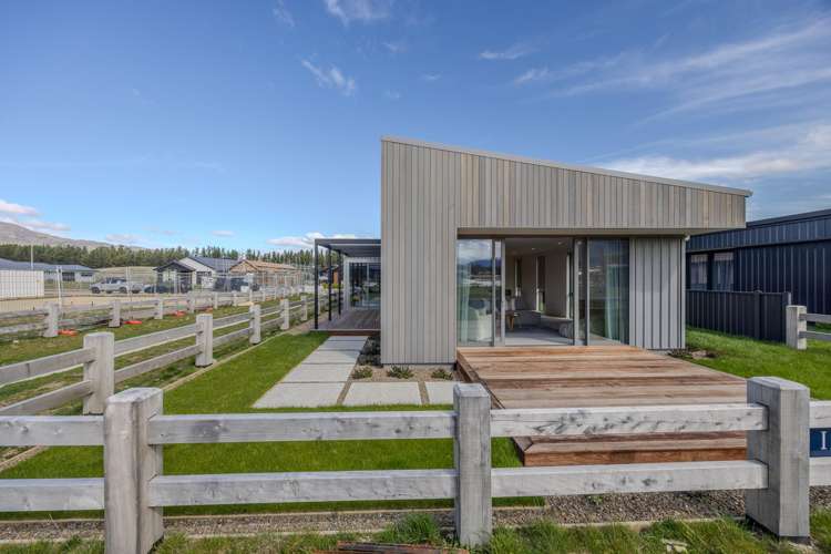 146 Burdon Loop Lake Hawea_16