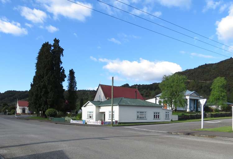 35 Walsh Street Reefton_13