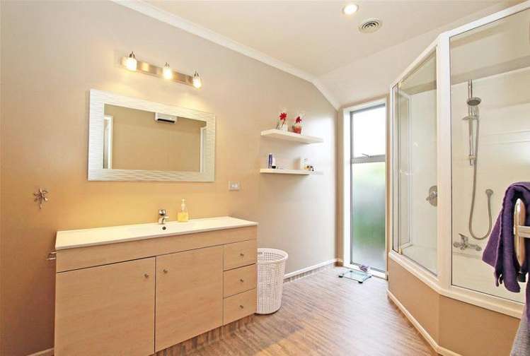 61 Covent Drive Stoke_13