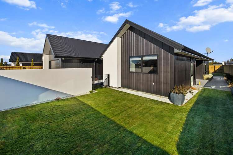 8 Redhaven Rise Netherby_28