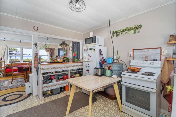 44 Marine Parade Cooks Beach_16