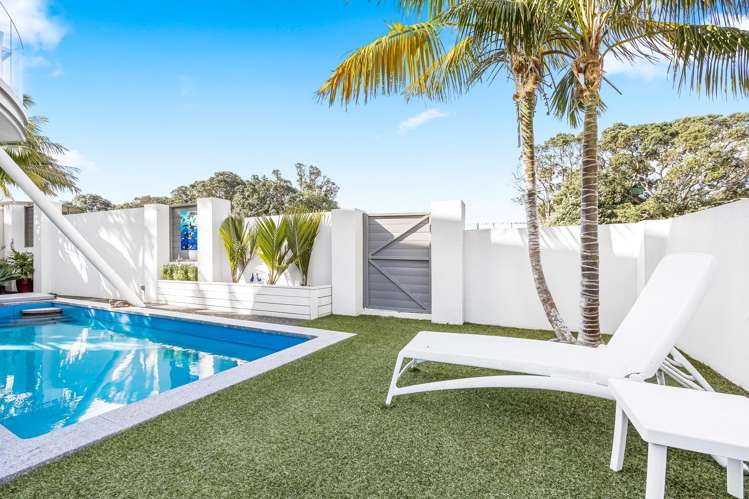 127 Beach Road Castor Bay_26