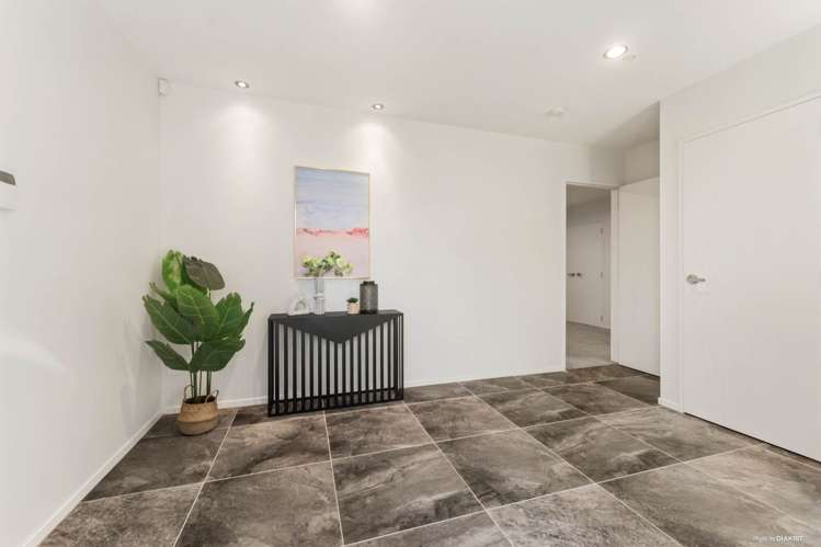 2/11A Parr Terrace Castor Bay_22