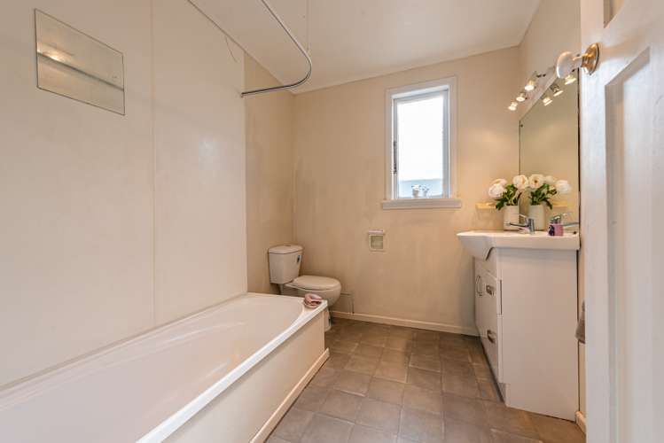 218 Coutts Street Rongotai_11