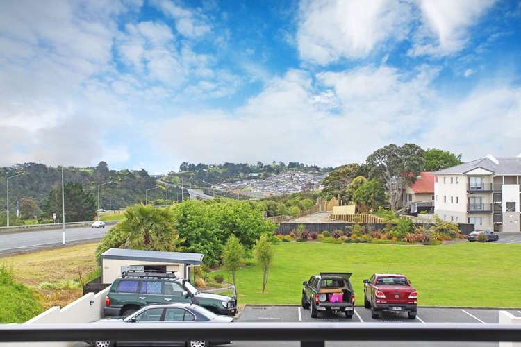 E9/71 Spencer Road Oteha_3