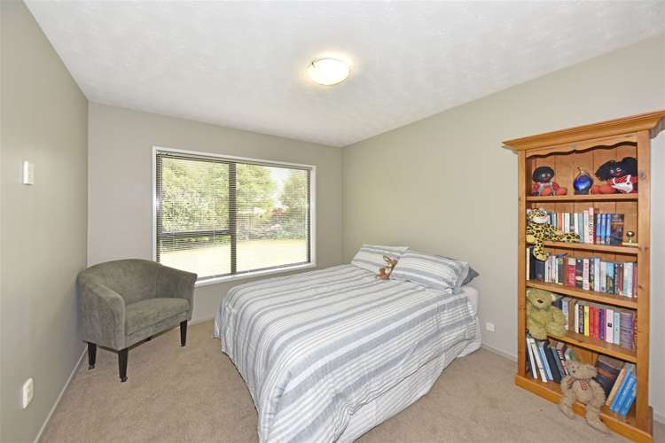 50c Karnak Crescent Russley_11