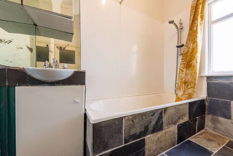 2/2 Hawker Street Mount Victoria_8