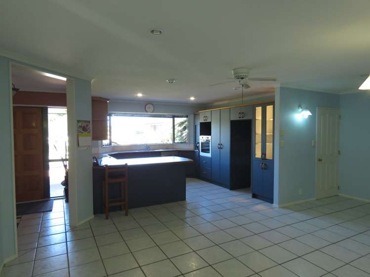 1298 Stanley Road Elgin_16