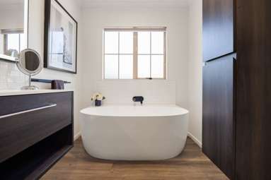 62 Cairns Crescent_4