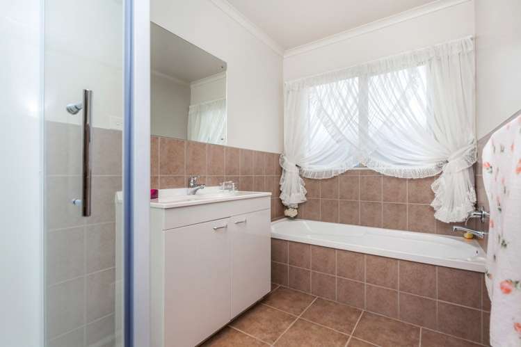 7 Mandival Avenue Flat Bush_11